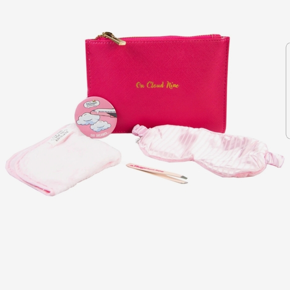 the Vintage Cosmetic Company Other - The Vintage Cosmetic Company on cloud nine set